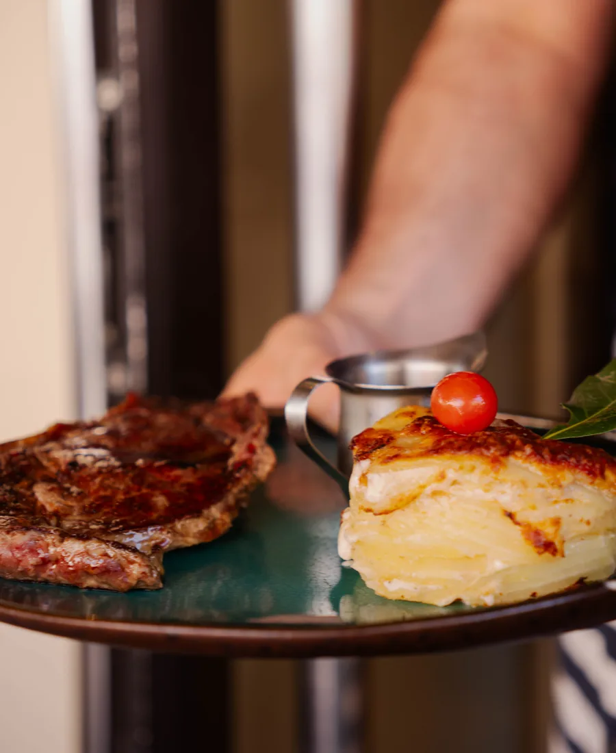 Belle pièce de viande grillée, Bistrot de Jennifer