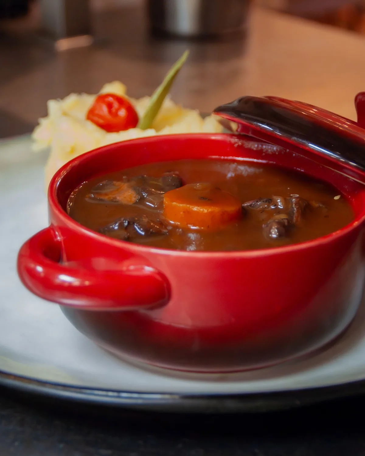 Les viandes du Bistrot de Jennifer, de la côte de bœuf aux plats mijotés