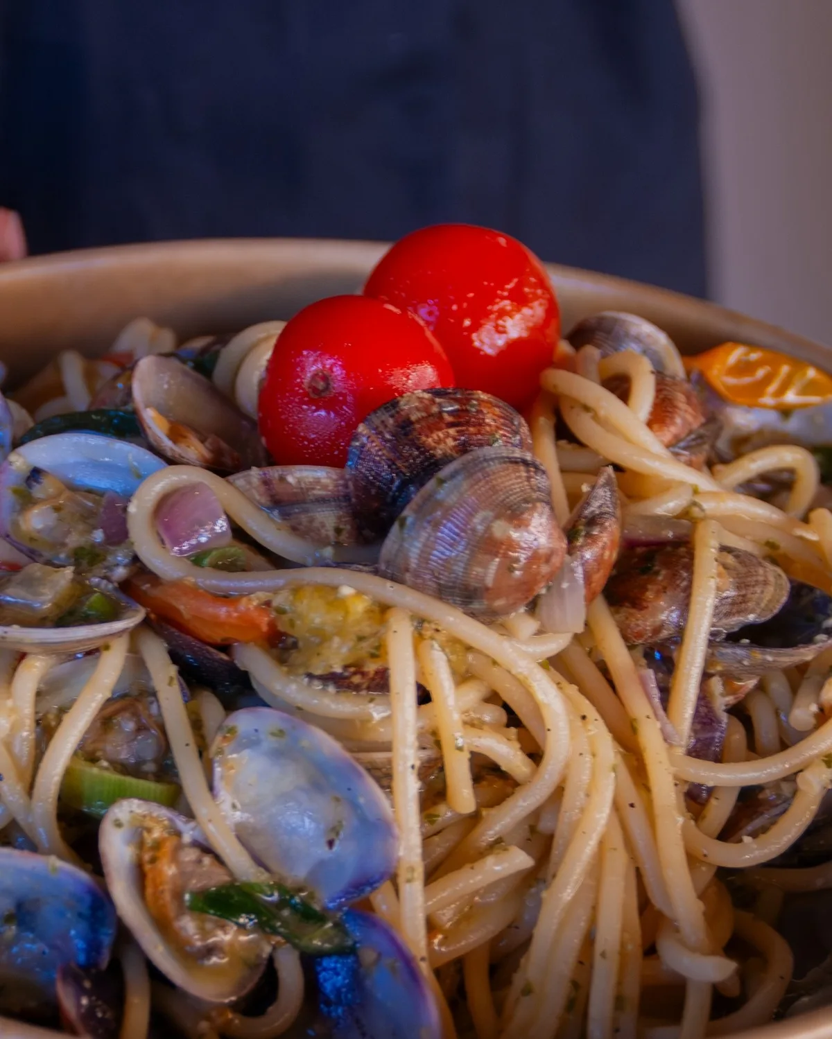 Des produits frais achetés à deux pas, sur le marché du Cours Saleya — Bistrot de Jennifer