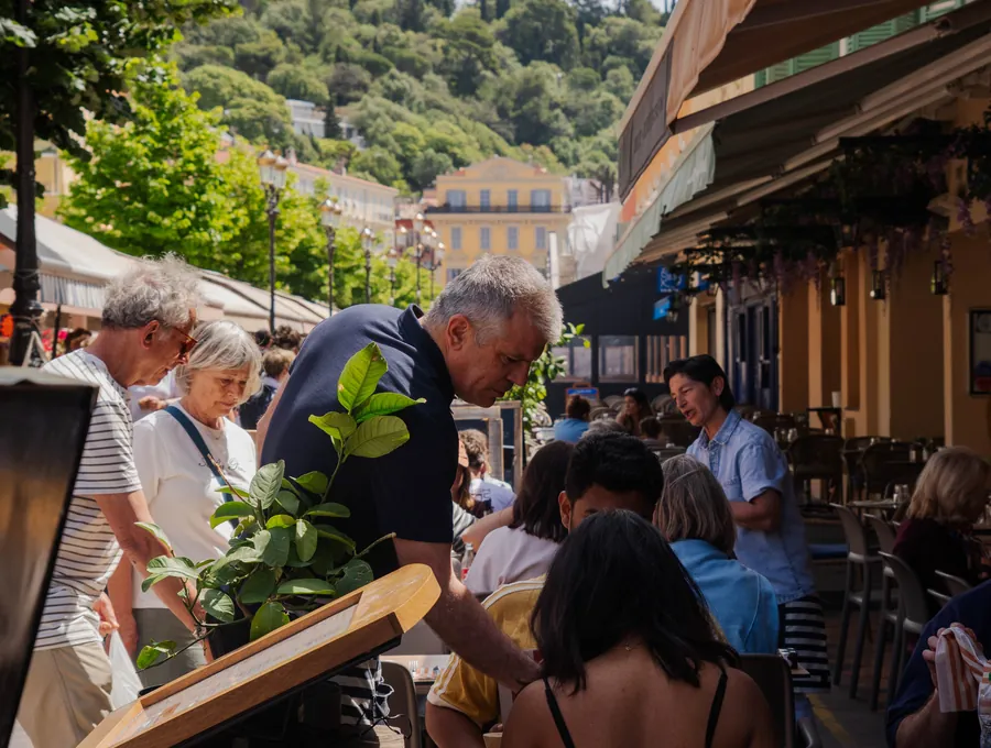 En famille ou en couple sur la terrasse du Bistrot de Jennifer, Vieux Nice