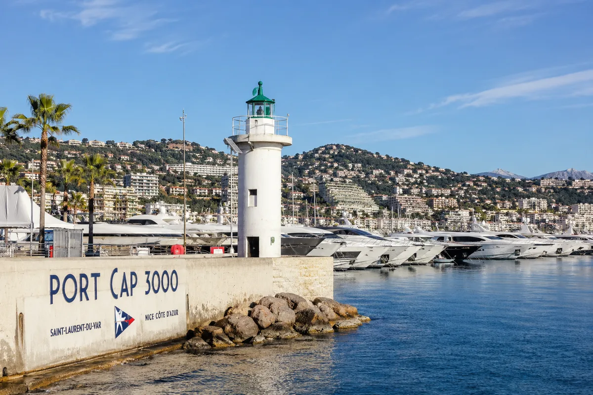 Prolonger une journée à Cap 3000, au port ou sur les plages au Bistrot de Jennifer